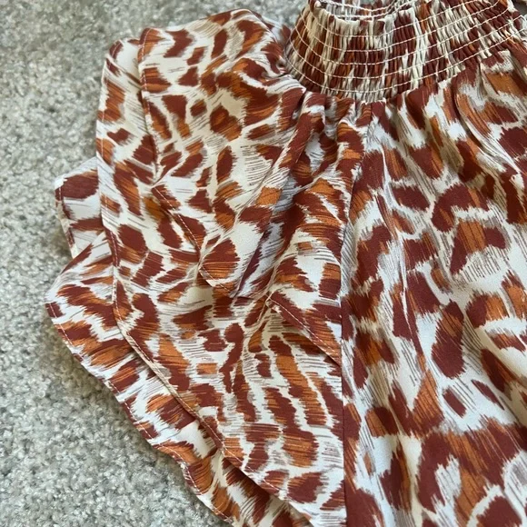 ⭐️Firm Price ⭐️ Barely worn Large top with ruffles sleeves - Picture 6 of 9